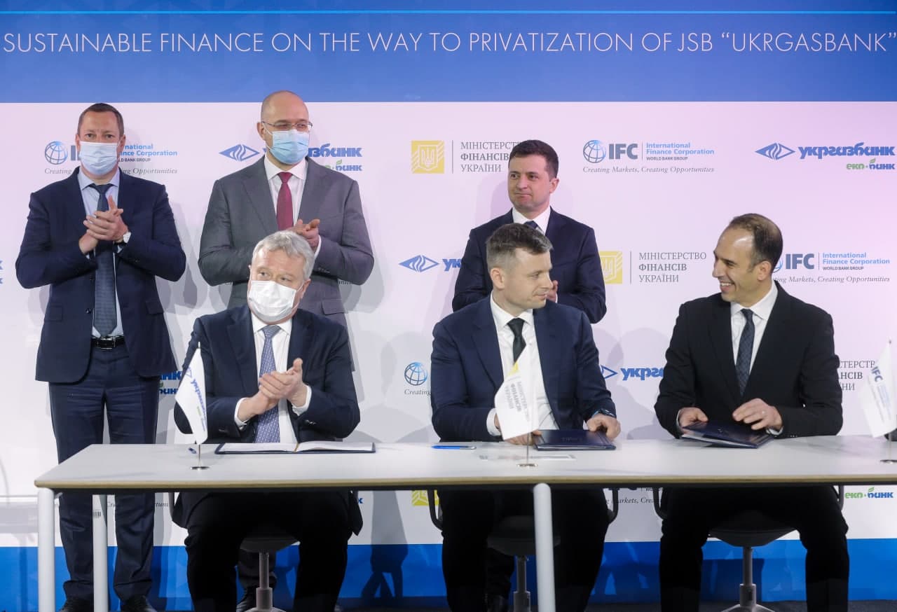 Укргазбанк “продали” дочке Всемирного банка  <a href="http://www.liga.net/">Источник</a>