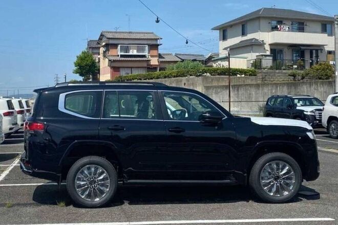 В сеть попали допремьерные фото Toyota Land Cruiser нового поколения