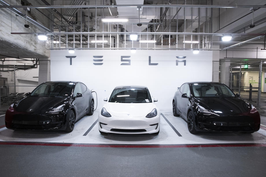 На Tesla в Украине зарабатывают все, кроме Илона Маска. Как устроен этот бизнес? Разбор На Tesla в Украине зарабатывают все, кроме Илона Маска. Как устроен этот бизнес? Разбор