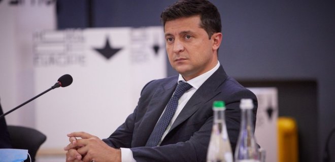 Зеленский хочет обязать чиновников декларировать операции с валютой