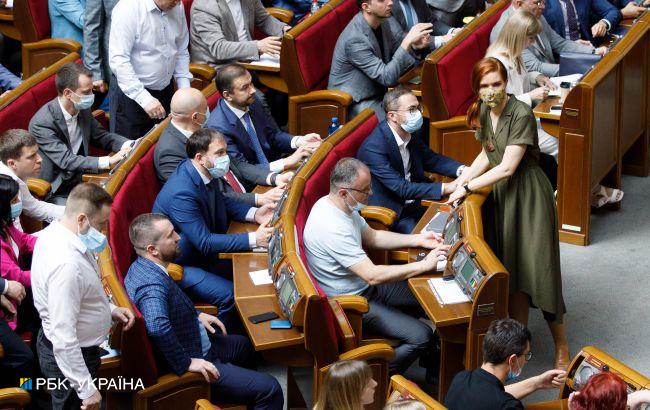 Тероборона и увеличение численности ВСУ: что рассмотрят на внеочередном заседании Рады