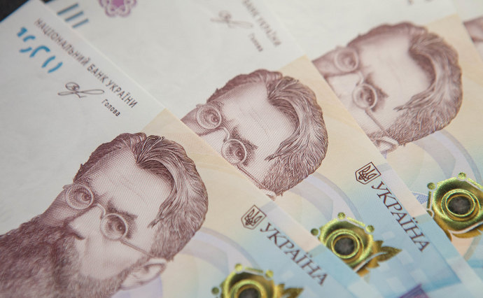 Курс валют: гривня ослабилась к доллару