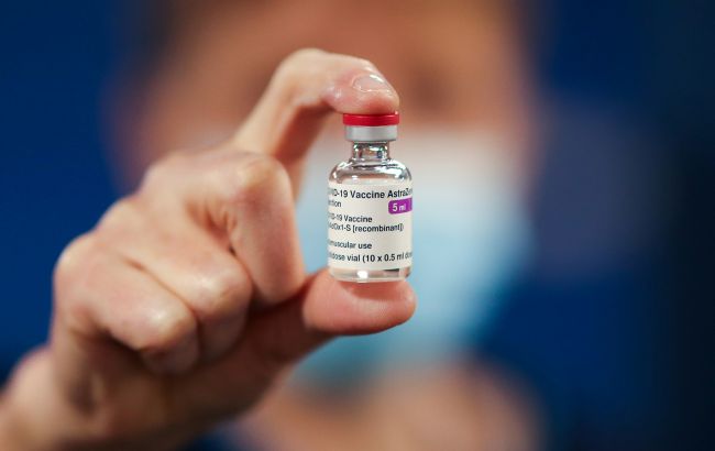 Суд обязал AstraZeneca срочно доставить 50 млн доз вакцины в ЕС