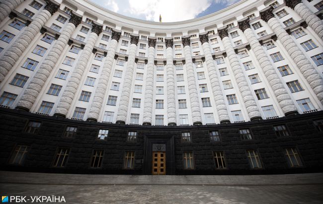 Кабмин направил более 305 млн гривен на выплату компенсации за жилье ветеранам войны Кабмин направил более 305 млн гривен на выплату компенсации за жилье ветеранам войны