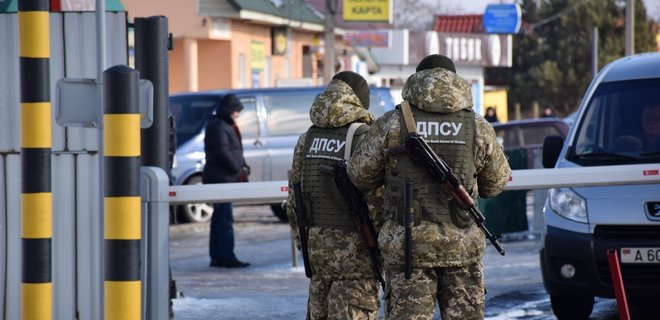 Большинство таможенников, отстраненных после заседания СНБО, восстановили в должностях