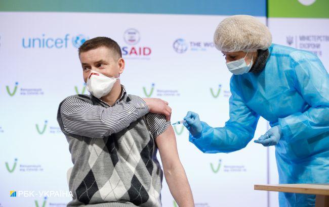 В Киеве открылся еще один пункт вакцинации: где и кто может получить прививки