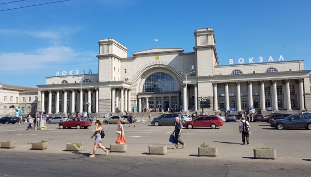 Укрзализныця провела первые аукционы по аренде коммерческих площадей вокзалов Укрзализныця провела первые аукционы по аренде коммерческих площадей вокзалов