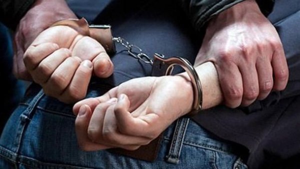 В Киеве задержали валютных мошенников, наехавших на полицейского