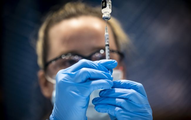 Pfizer сообщит о необходимости третьей дозы вакцины, – WP