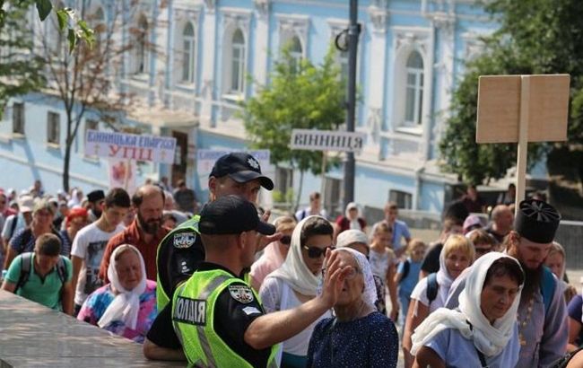 Из-за крестного хода в Киев стянули силовиков из других областей Из-за крестного хода в Киев стянули силовиков из других областей