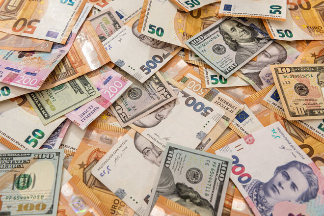 Эксперты подсчитали, сколько украинцев откладывают из заработной платы