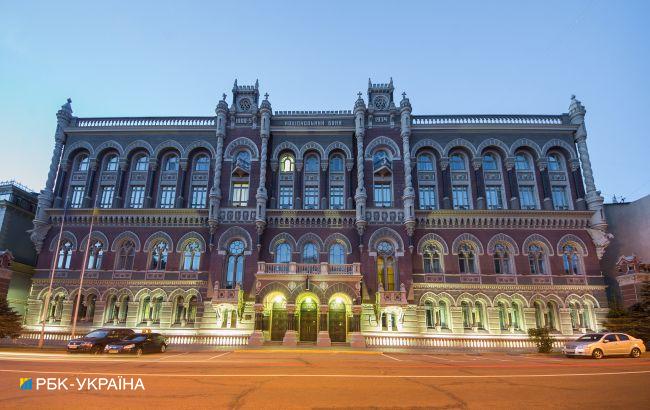 НБУ сократил покупку валюты на межбанке в три раза, несмотря на укрепление гривны