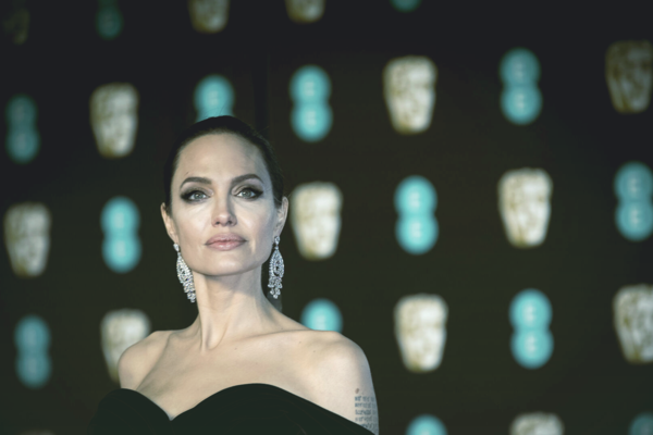 Анджелина Джоли завела Instagram, чтобы помочь афганцам: на него подписались почти 5 миллионов людей