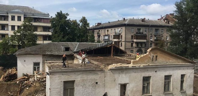 В центре Киева сносят здание XIX века ради ЖК. Снос запрещал Минкульт: фото, видео