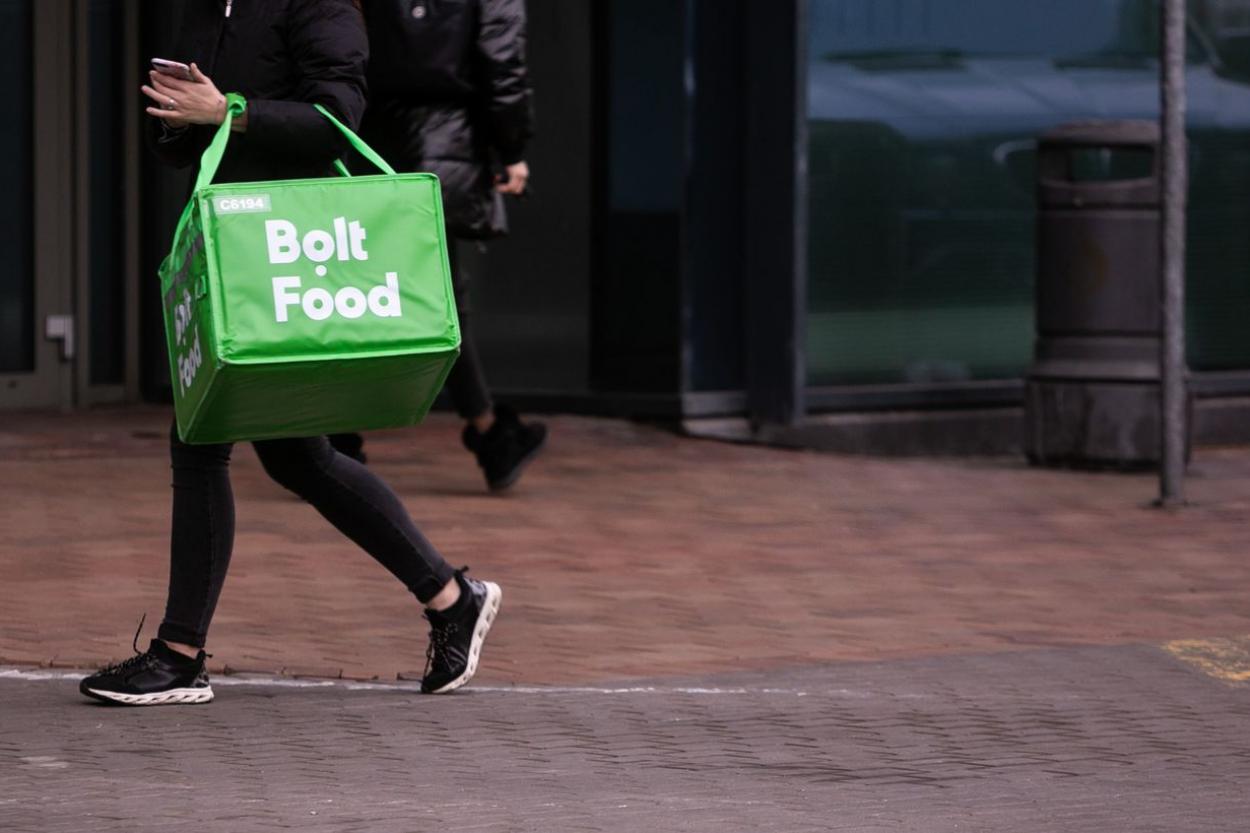 История | Курьеры бойкотируют Bolt Food в Киеве из-за снижения выплат. Чем это ему грозит? Разбор