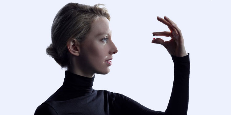 Основательницу Theranos Элизабет Холмс обвиняют в мошенничестве: она обманула инвесторов, которые вложили $900 млн