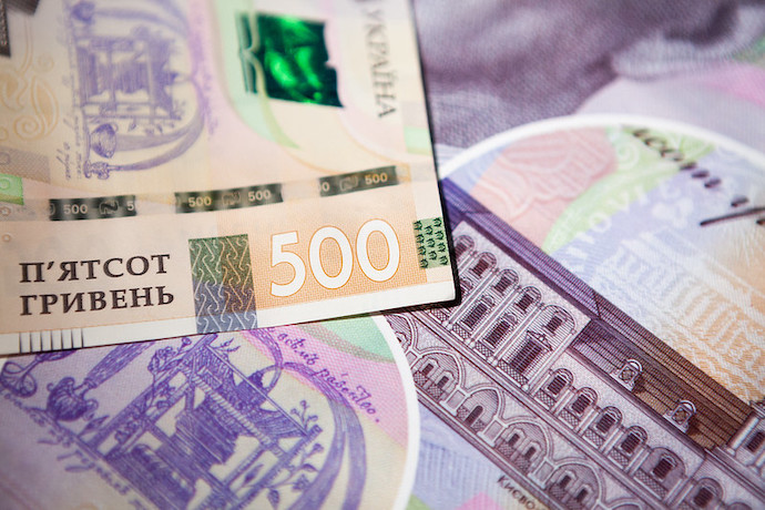 Гривня стабильна на закрытии межбанка