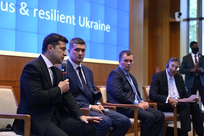 Изменения в 280 млрд долларов: Зеленский в США представил план Украины на 10 лет