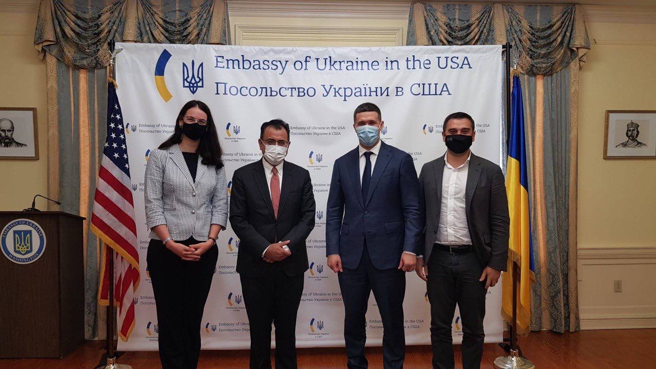 Минцифра хочет официальный офис и независимых редакторов: о чем договорился Федоров с вице-президентом Google
