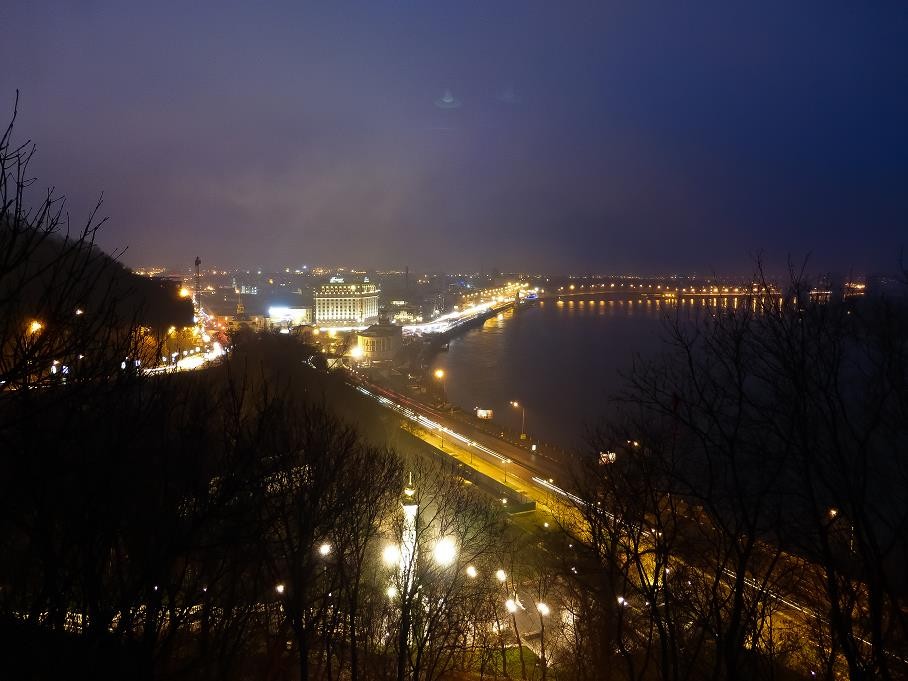 В Киеве 4 сентября перекроют проезд от моста Патона до Рыбальского острова В Киеве 4 сентября перекроют проезд от моста Патона до Рыбальского острова