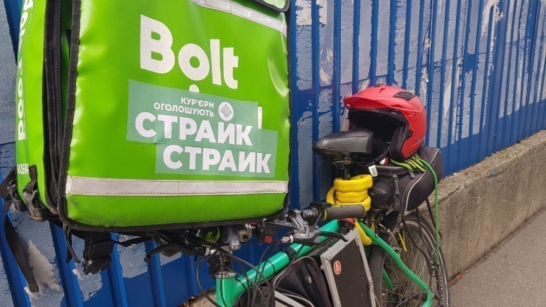 Курьеры Bolt Food бастуют из-за условий работы. В компании уверяют, что условия выгодные