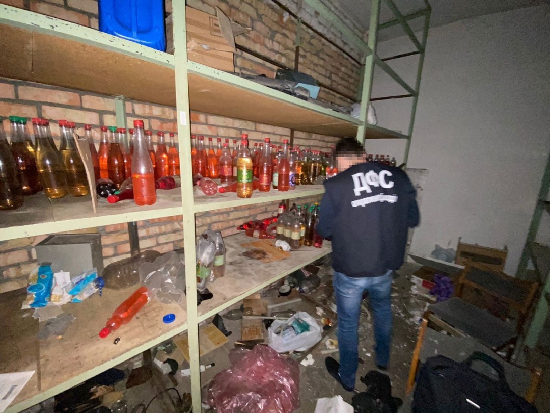 В Запорожье налоговики конфисковали 100 тысяч литров алкогольного суррогата (ФОТО) В Запорожье налоговики конфисковали 100 тысяч литров алкогольного суррогата (ФОТО)