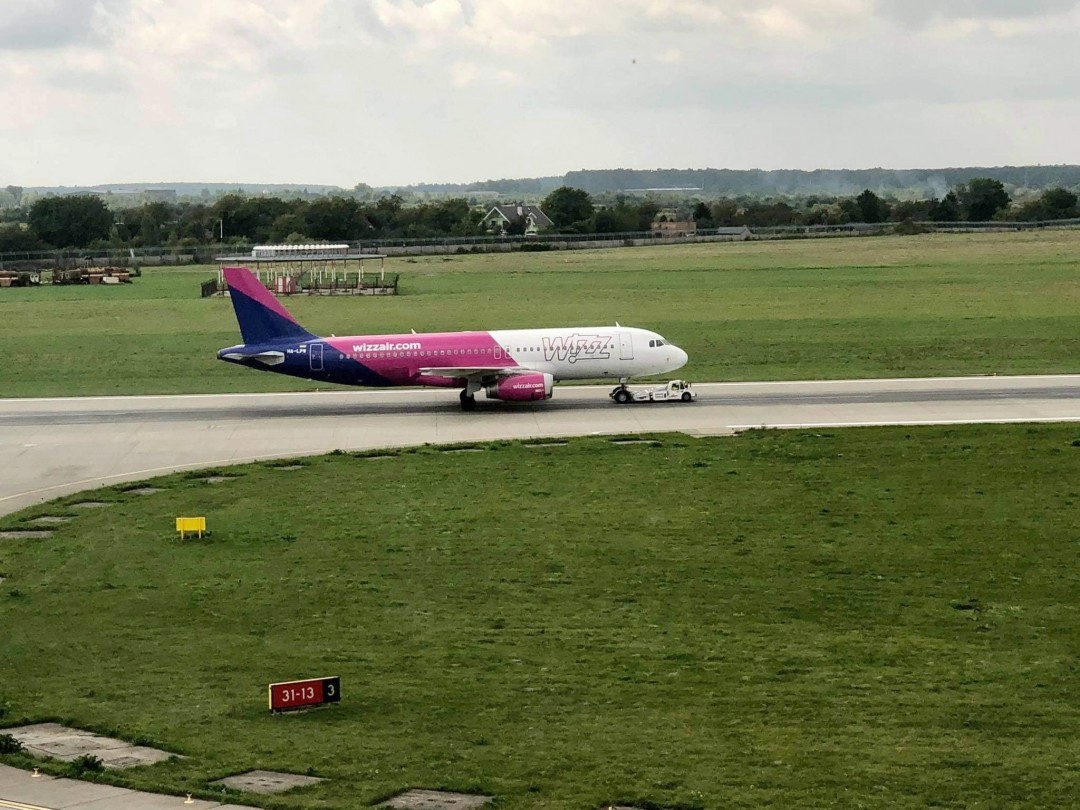 Во Львове совершил аварийную посадку самолет Wizz Air