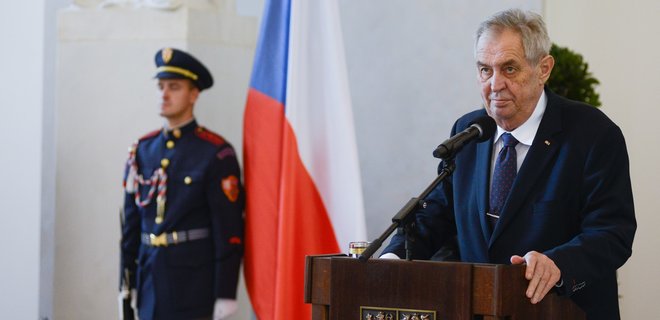 Президента Чехии Земана доставили в военный госпиталь