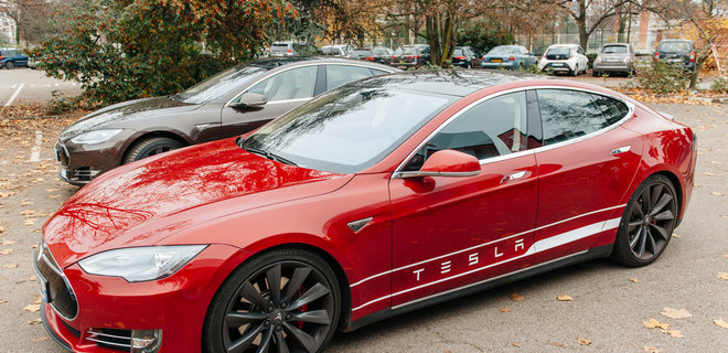 Маск призвал сотрудников Tesla работать “супер-хардкорно” из-за количества заказов