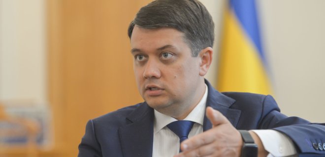 Разумков заявил, что Зеленскому не стоит идти на второй срок. У Арахамии другое мнение