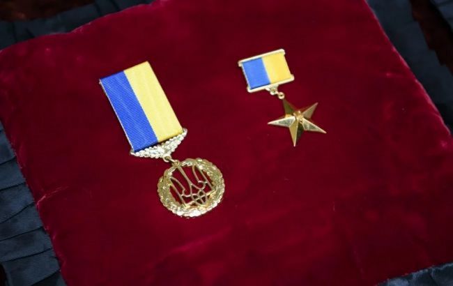 Зеленский присвоил звание Героя двум погибшим защитникам Украины
