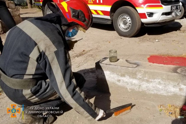 В Кривом Роге на улице нашли 1 кг разлитой ртути (ФОТО)
