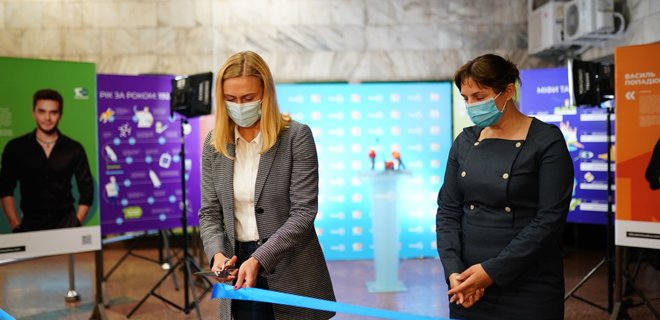 Компания “Фармак” открыла в Киевском метрополитене выставку “100 лет инсулину”
