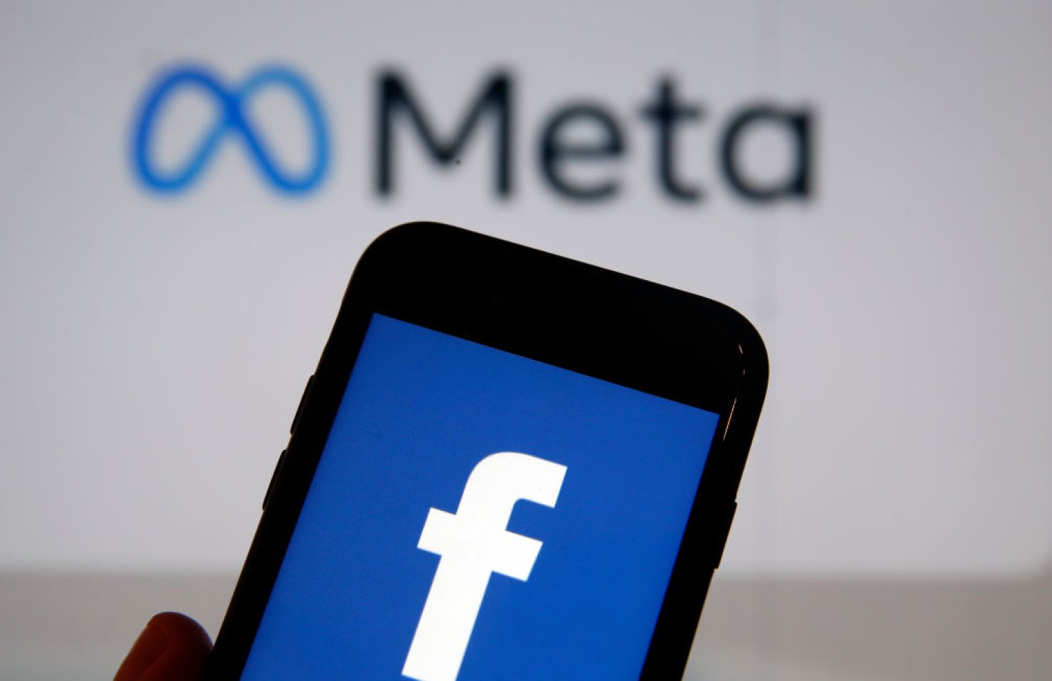 Великобритания потребовала от Facebook продать анимационный сервис Giphy