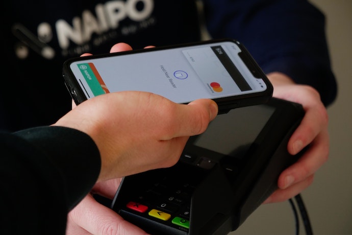 Комиссию интерчейндж снизят: АМКУ дал разрешение Mastercard и Visa