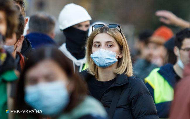 Вакцинация или “за свой счёт”. Украинцев уже завтра начнут отстранять от работы: список профессий