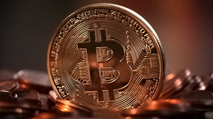 Из-за нового штамма коронавируса обвалился курс bitcoin