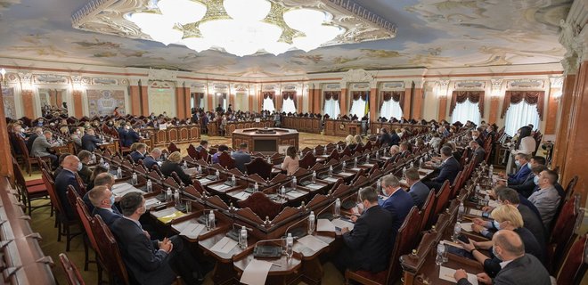 Верховный Суд запретил возвращать лицензию банку Хрещатик: применил антиколомойский закон
