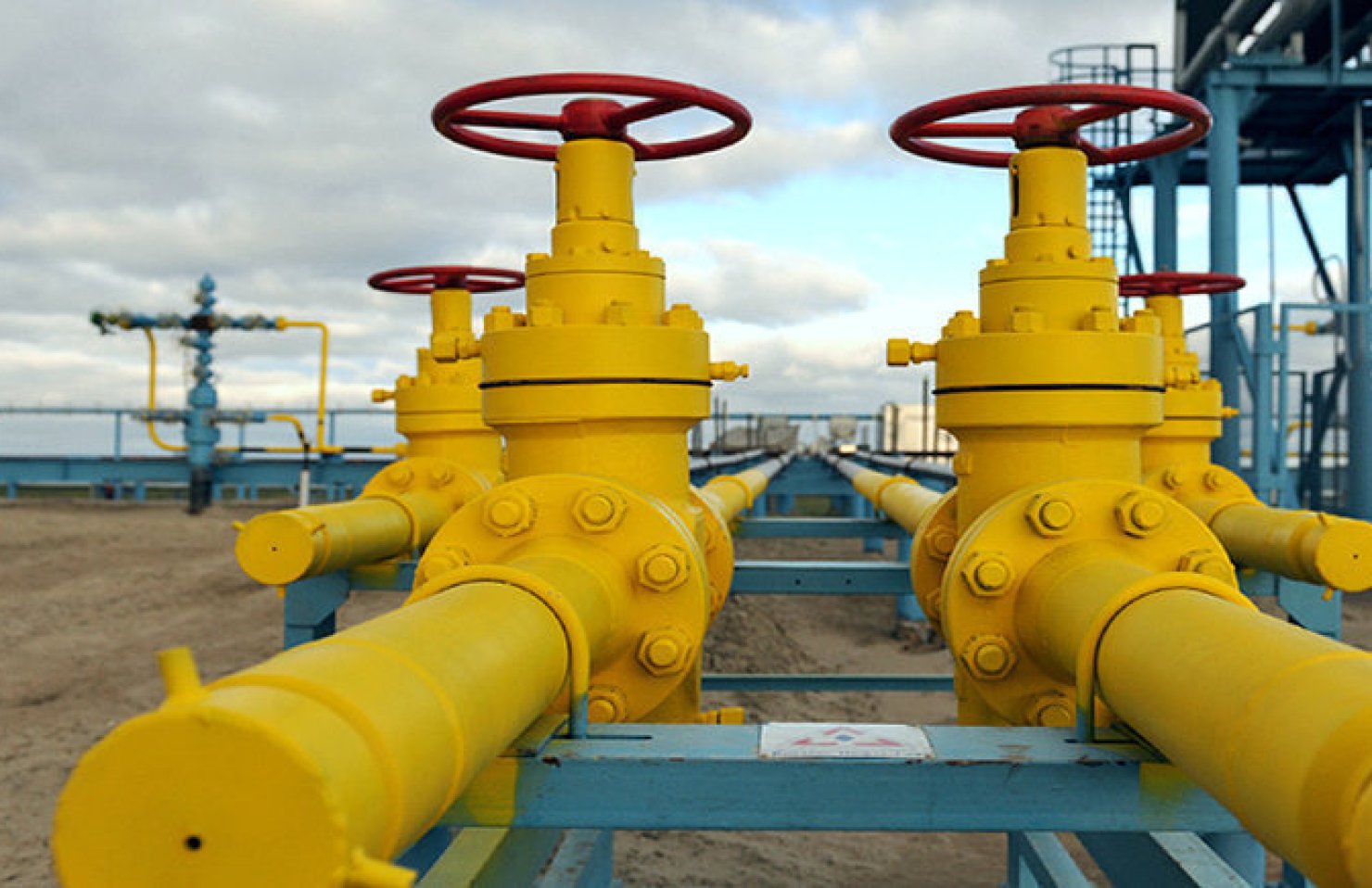 Цены на газ в Европе после рекордов упали ниже 1000 долларов за тысячу кубометров