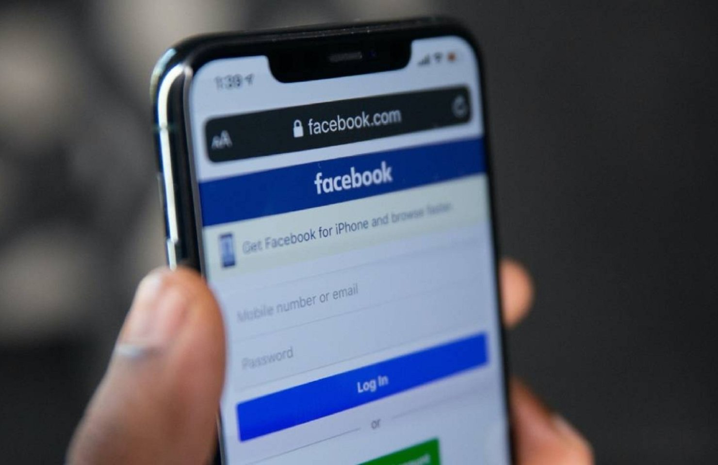 Facebook заблокировал 7 компаний и более 1000 аккаунтов: занимались “слежкой по найму”