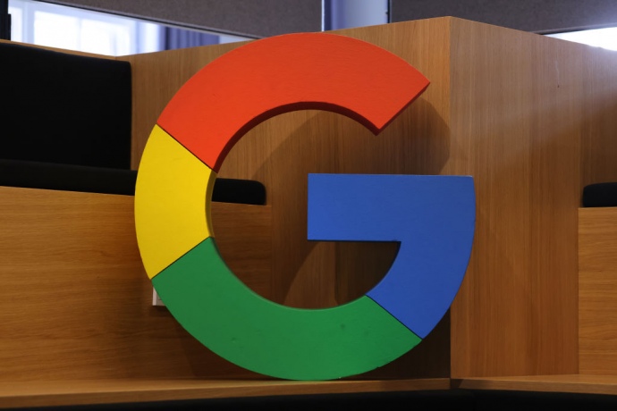 Россия оштрафовала на 10 миллиардов рублей Google и Facebook