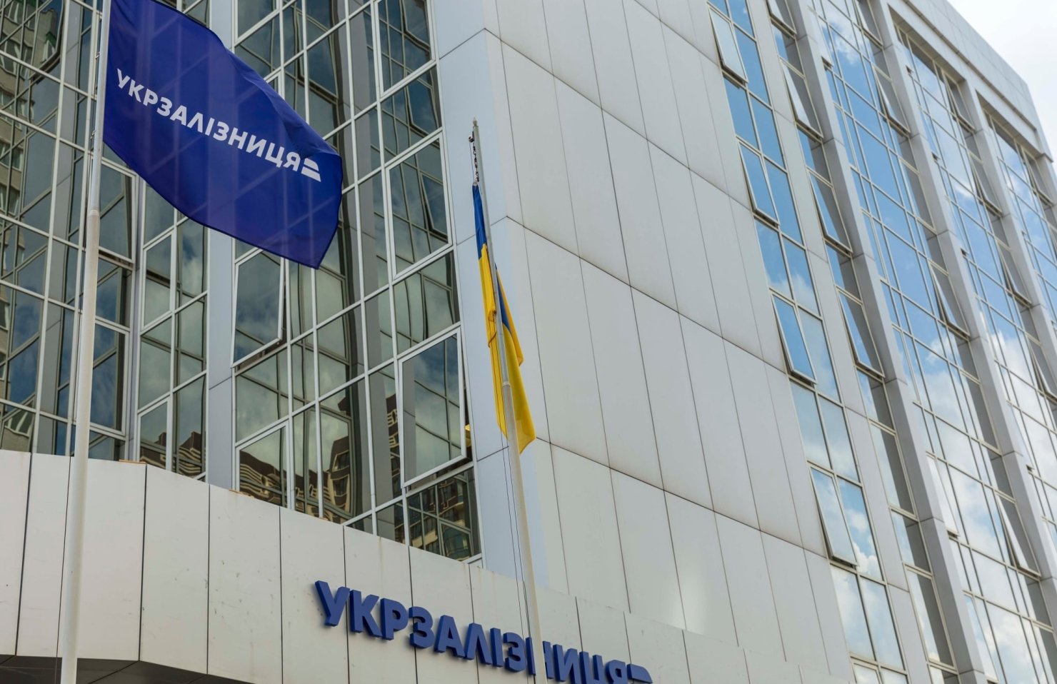 Верховный суд окончательно отменил продажу VR Global Partners долга УЗ по кредитам в ПИБ на $196 млн