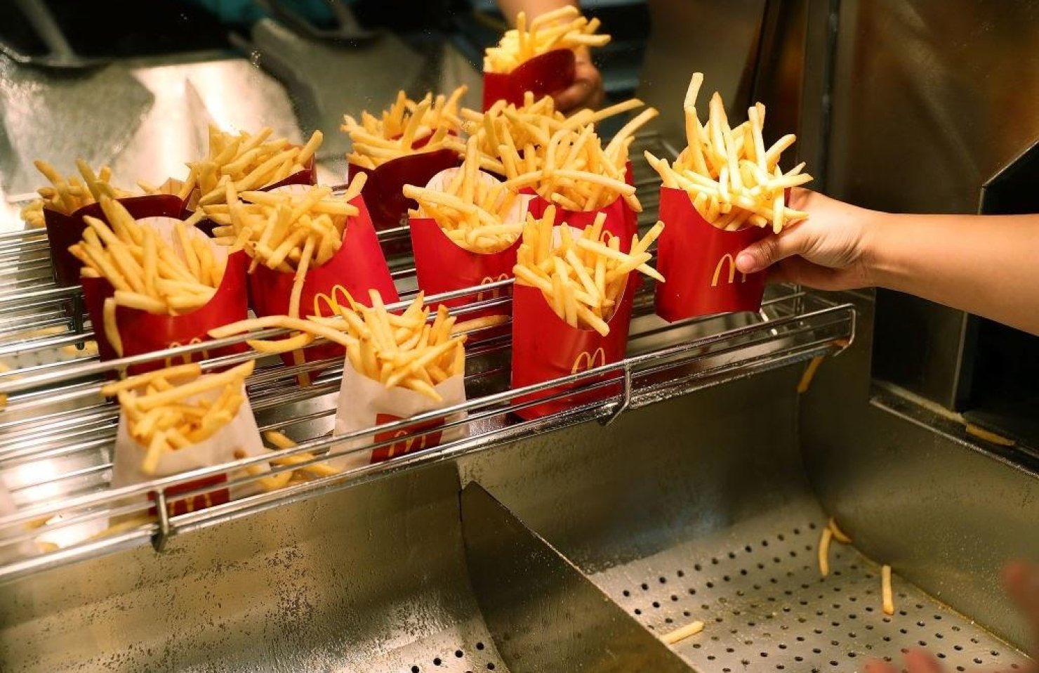 McDonald’s в Японии уменьшил порции картофеля фри из-за проблем с поставками