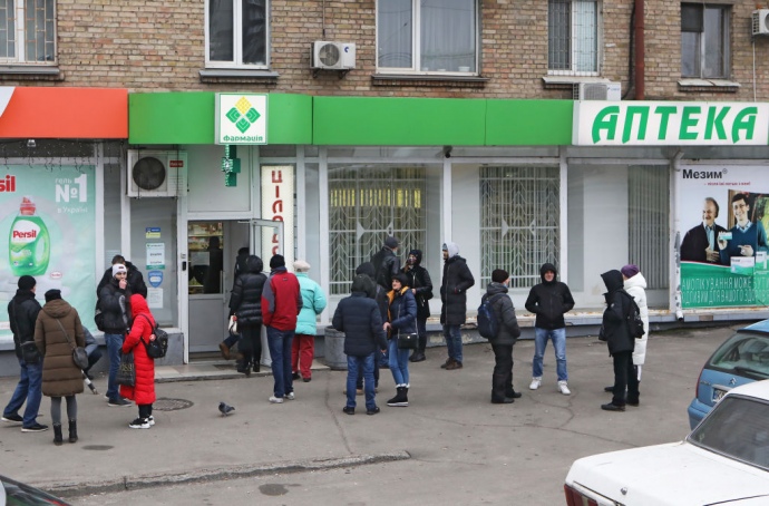 Украинцы получили возможность купить лекарства за “ковидную тысячу”