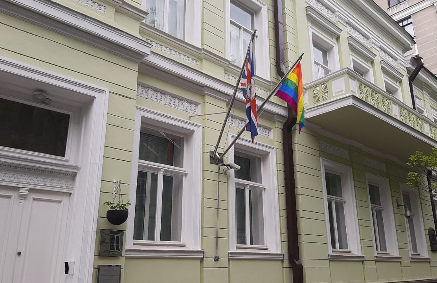 Великобритания начала эвакуацию сотрудников посольства из Киева — СМИ