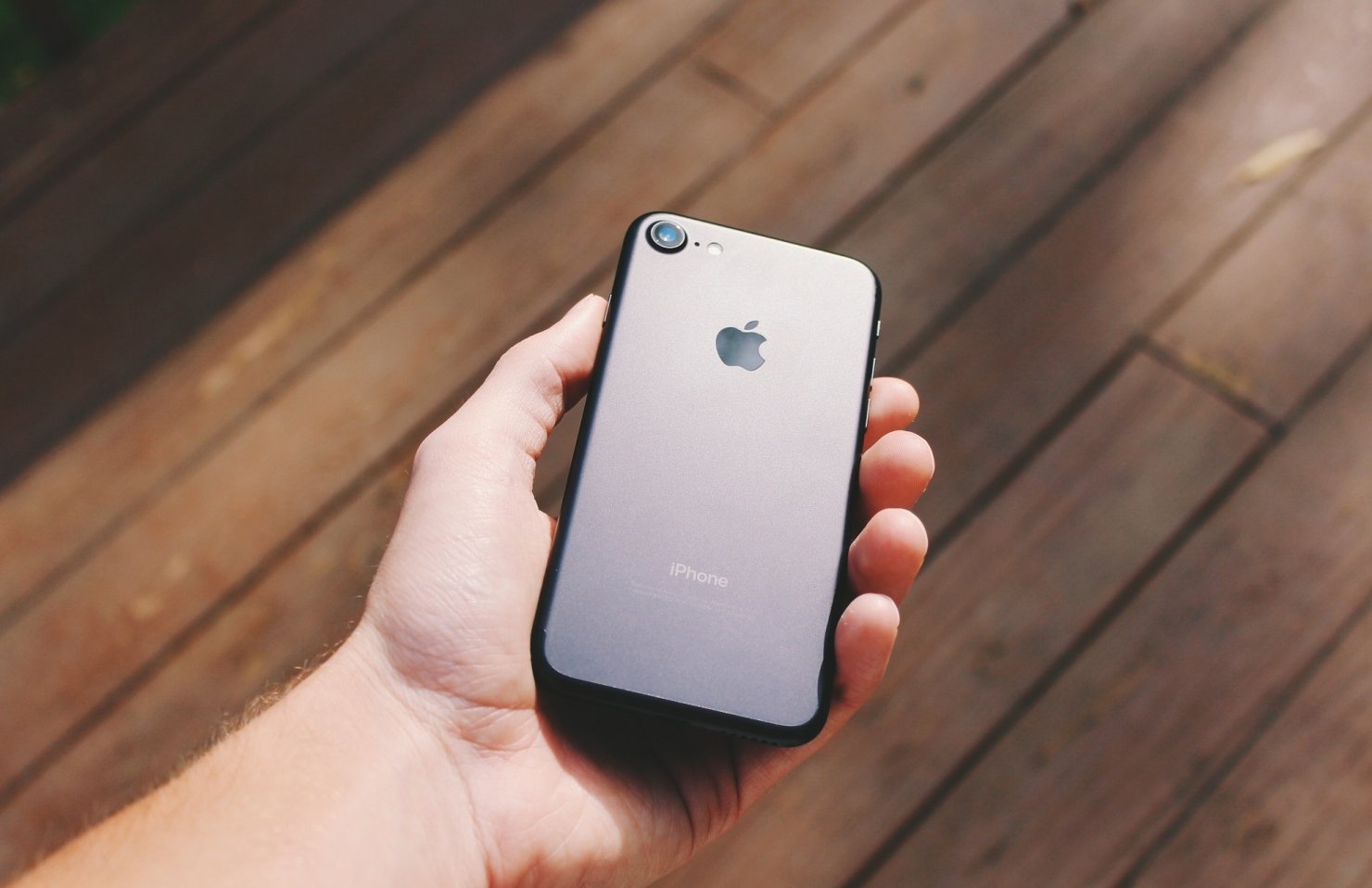 Apple начала продавать в США устаревшие айфоны