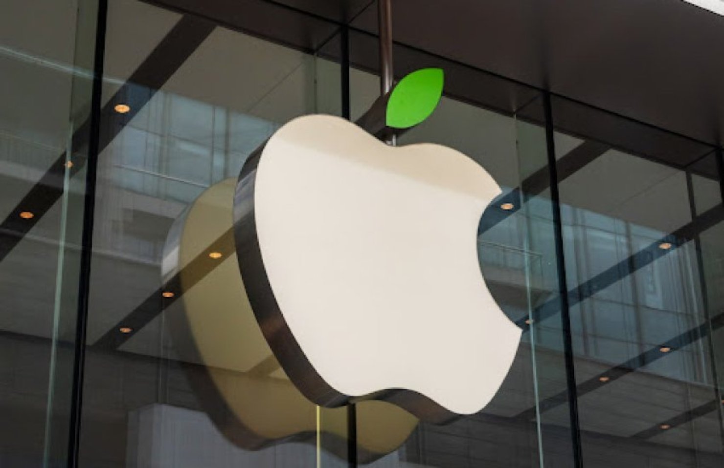 Капитализация Apple превысила рекордные $3 трлн, но вскоре упала ниже этой отметки
