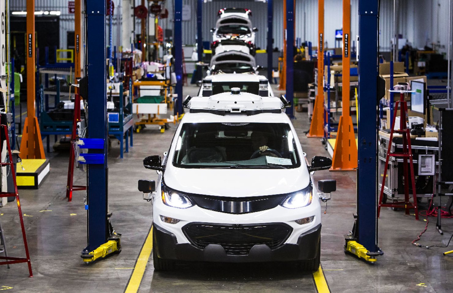 Впервые за 90 лет Toyota свергла General Motors с поста лидера продаж в США
