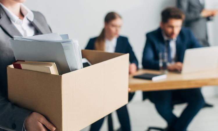 Увольнение с работы без отработки: в каких случаях это возможно