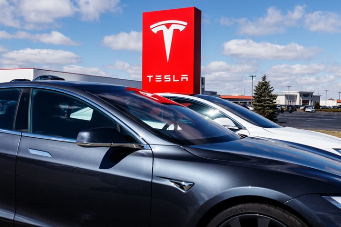 Tesla отзывает 54 тысячи авто в США для настроек автопилота